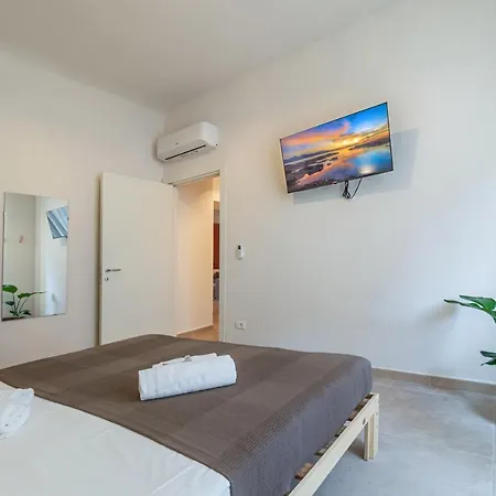 Lovely Oasi X7 - Near Station Apartment
